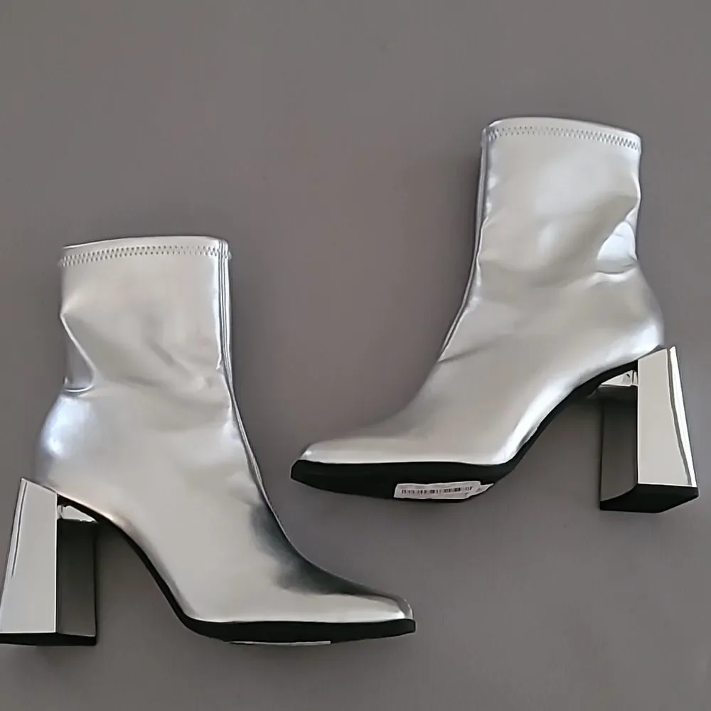 Gianni Bini Women's Border-Line Silver Metallic Block Heel Booties 7M